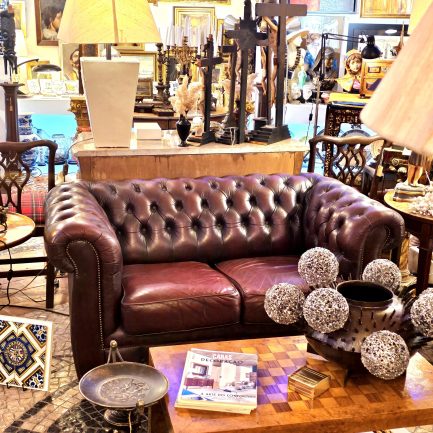🧐🎓 CHESTERFIELD SOFA