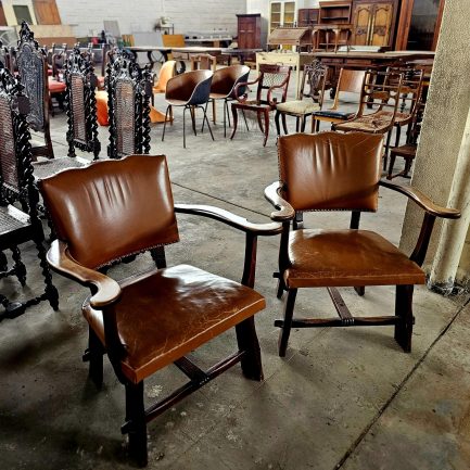🪑✨ VINTAGE LEATHER AND WOOD ARMCHAIRS 🧡