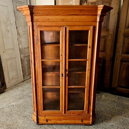 🪵 PINE BOOKCASE – A PIECE OF ELEGANCE AND HISTORY! 📜✨