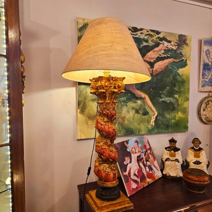 LIGHT AND HISTORY: 19TH-CENTURY COLUMNS TRANSFORMED INTO LIVING ART ✨🏛️