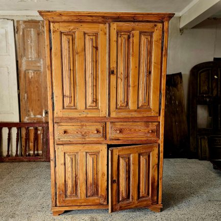 19TH CENTURY CUPBOARD – A RUSTIC CHARM RELIC! 🏡✨