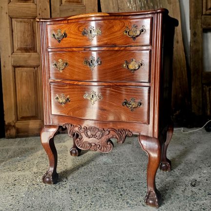 ROSEWOOD CHEST OF DRAWERS – THE ELEGANCE OF NOBLE WOOD! ✨🌿