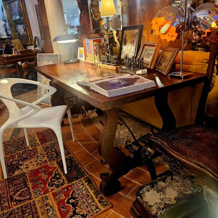 🪵⚜️ SPANISH TRESTLE TABLE – A SYMBOL OF HISTORICAL STRENGTH AND ELEGANCE ⚜️🪵