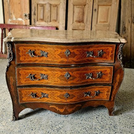 LOUIS XV COMMODE IN MARQUETRY – A FRENCH CHARM MASTERPIECE 🇫🇷✨