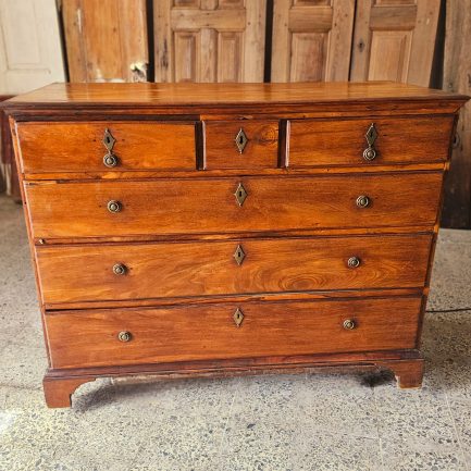 🧰🇬🇧 19TH-CENTURY ENGLISH CHEST OF DRAWERS – VICTORIAN SOBRIETY IN FINE MAHOGANY 🇬🇧🧰