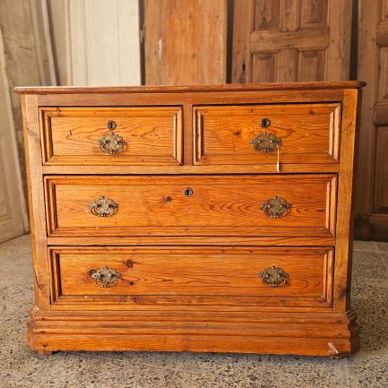 PINE CHEST OF DRAWERS – THE NOBLE SIMPLICITY OF TIME 🌲✨