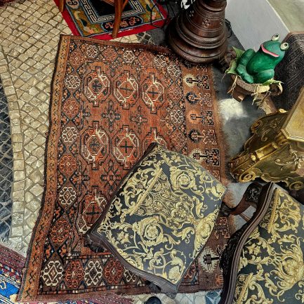TAPETE PERSA ANTIGO – UM CLÁSSICO VIBRANTE CHEIO DE SIMBOLISMO E RAIZES ORIENTAIS 🧡🧵🌿