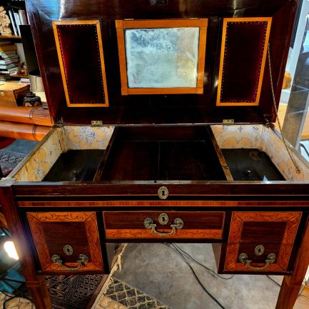 D. MARIA DRESSING TABLE IN ROSEWOOD AND BOXWOOD ✨🌹