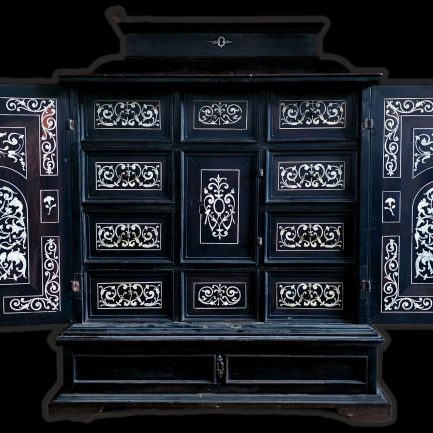 AUGSBURG CABINET IN ROSEWOOD/EBONY/IVORY — 17TH CENTURY 🗝️✨