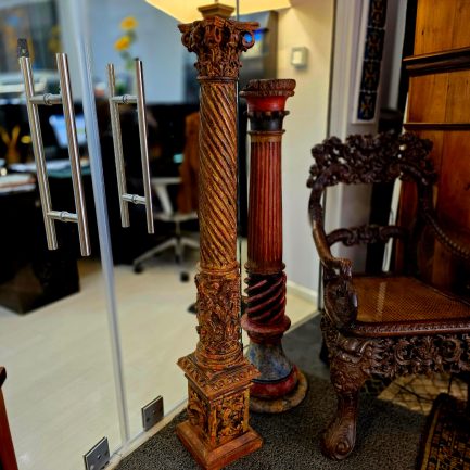 PAIR OF BAROQUE COLUMNS IN POLYCHROMED AND GILT WOOD (18TH CENTURY) 🏛️✨