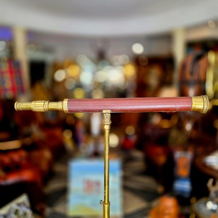 MONOCLE WITH TRIPOD — THE RITUAL OF SEEING