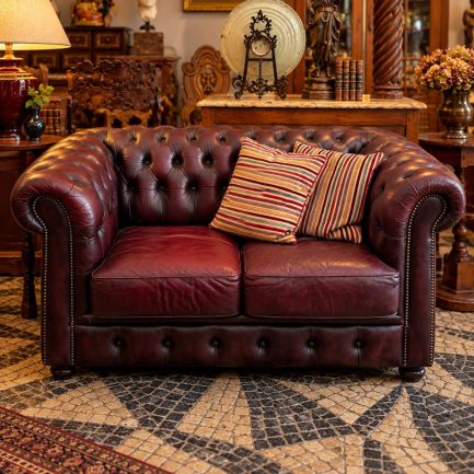 LEATHER CHESTERFIELD — COMFORT, PATINA AND CHARACTER