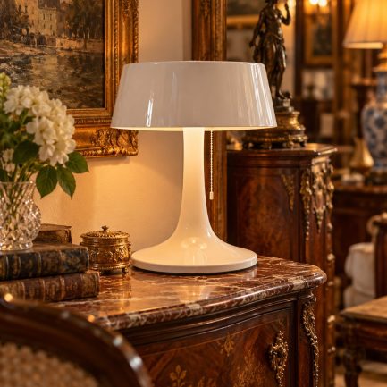 VINTAGE TABLE LAMP — CLEAN LINES, ELEGANCE & DESIGN