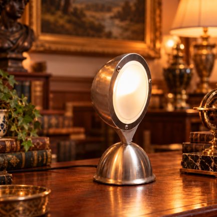 BRUTALIST TABLE LAMP — STRENGTH, MATERIAL & LIGHT